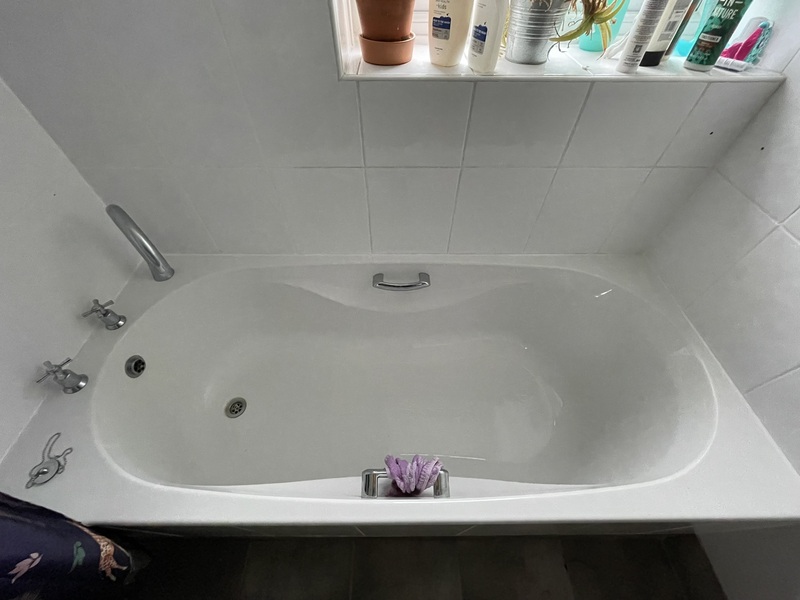 Handyman Manchester - Bath sealant renewal