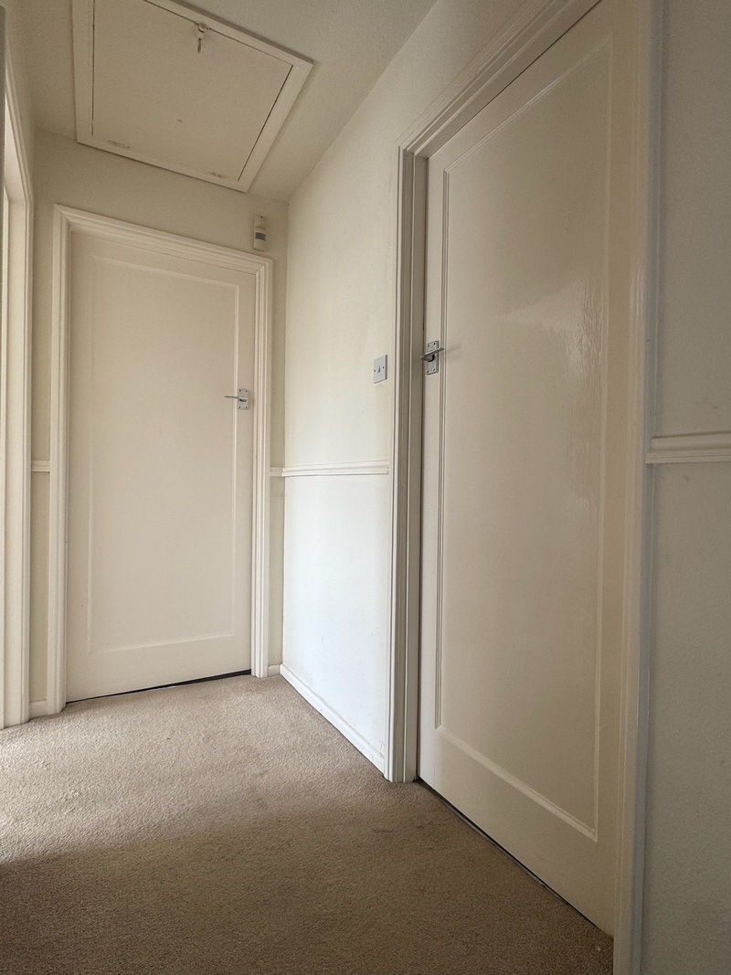 Handyman Manchester - Door hanging and door replacement