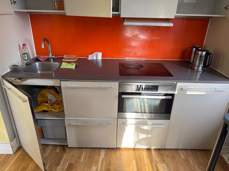 Handyman Manchester - Replacement kitchen cupboard doors